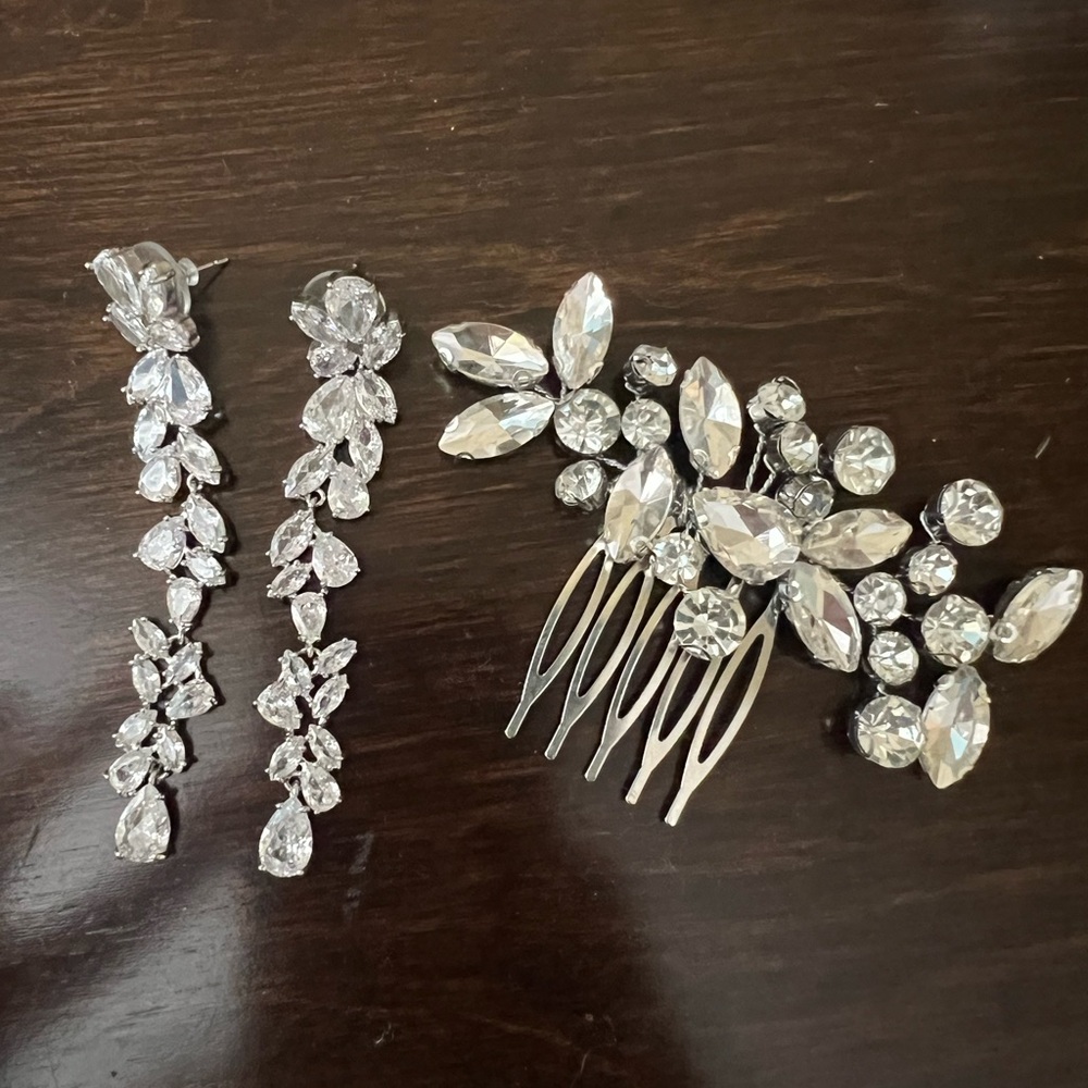 Glamour Rhinestone Hair Comb and Chandelier Drop Earrings